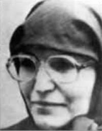 هركه بر شمع خدا آرد پفو شمع كي ميرد بسوزد پوز او